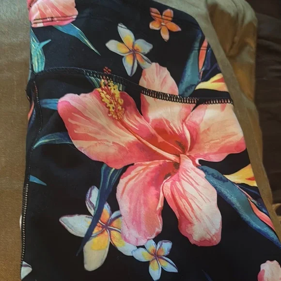 Old Navy Black and Pink Floral Leggings - Picture 6 of 6